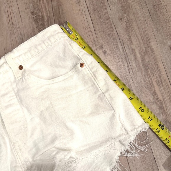 Levi's 501 White Cutoff Denim Shorts Frayed Hem Women W26 Classic Style Summer - Picture 9 of 9